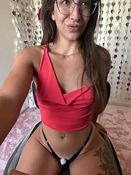 Yara-Lolii 即時 XXX 聊天