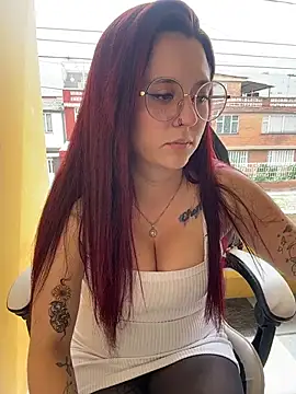 Zoe_fiire Adlı Modelin Canlı XXX Sohbeti