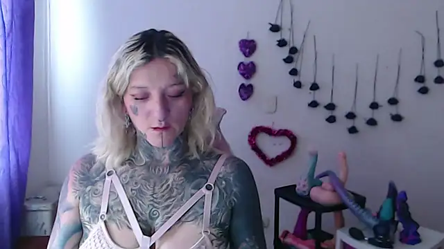 SLOPPYTITSS Adlı Modelin Canlı XXX Sohbeti