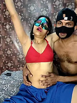 Pokazy przed kamerką – Sexy_komal02