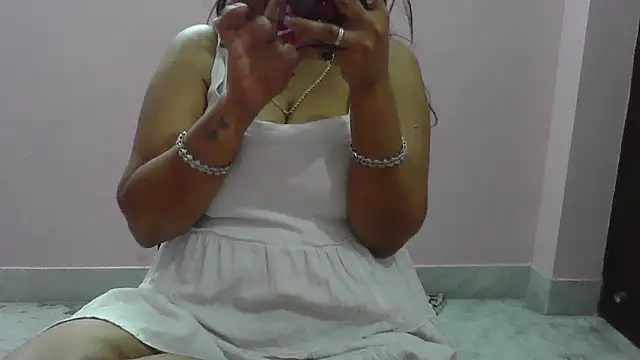 Chat +18 de cute_lailaa ao vivo