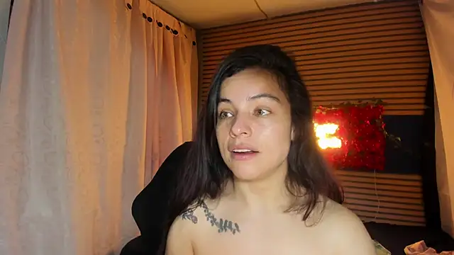 Chat +18 de rosse_2504 ao vivo