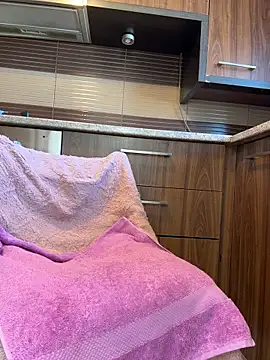 Hotmomcheckk_ Adlı Modelin Canlı XXX Sohbeti