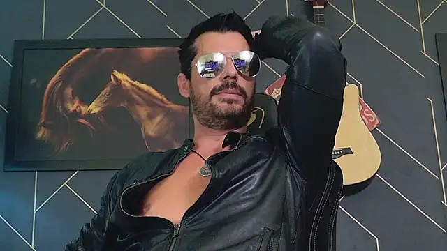 ChrisKox: διαδικτυακό σόου στην κάμερα