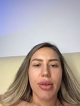 Chat +18 de alisa_w ao vivo