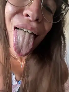 Yara-Lolii's Live XXX Chat