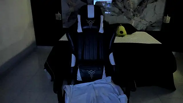 Ivy_16 Chat XXX in diretta