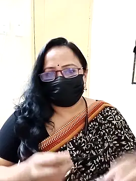 Ananya_flower Adlı Modelin Canlı XXX Sohbeti