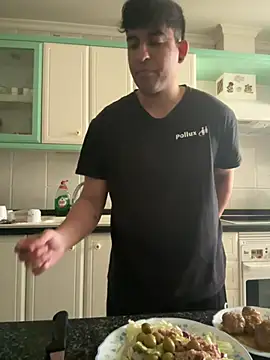 poliakovxx Adlı Modelin Canlı XXX Sohbeti