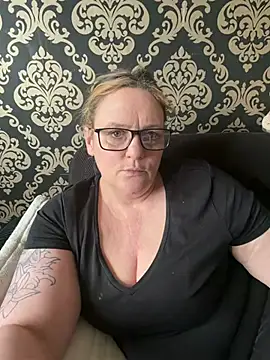 Busty-GilfQuinn 라이브 XXX 채팅