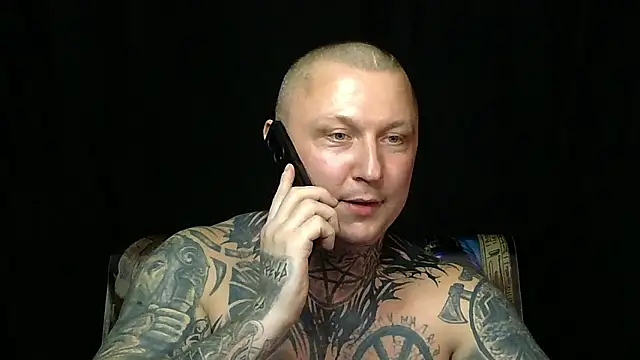 devilWithTats élő XXX-chatje