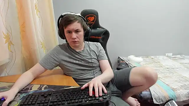 iliaskrislove Adlı Modelin Canlı XXX Sohbeti