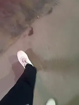 Risky_adventures Adlı Modelin Canlı XXX Sohbeti