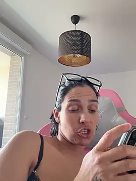 LaPetiteKim Chat XXX in diretta