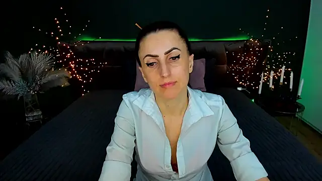 Rebecca_Diamond 即時 XXX 聊天