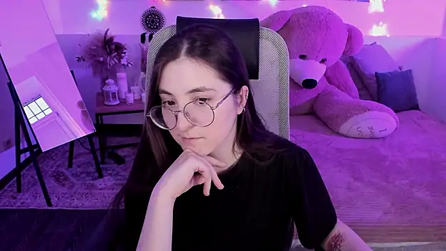 VirtuallVoyantのライブXXXチャット