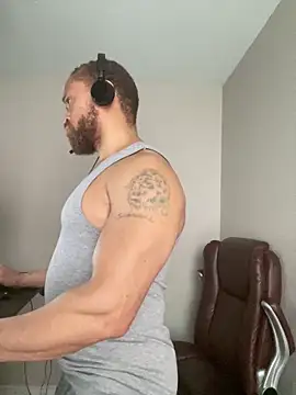 Fathero1time: διαδικτυακό σόου στην κάμερα