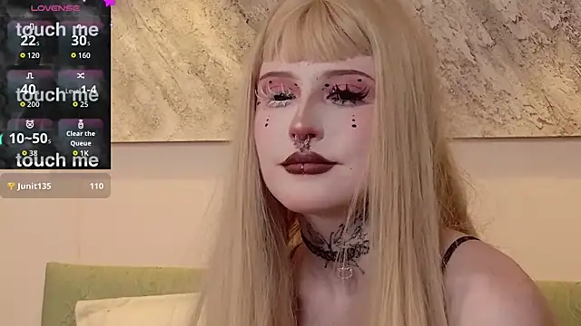 MilkMeSoftly live XXX chat