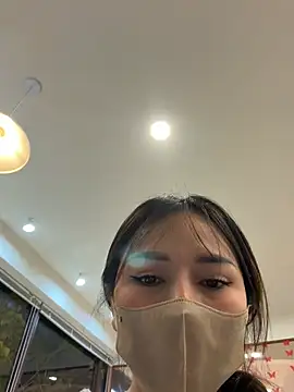 XXX chat uživo modela Linh_2004