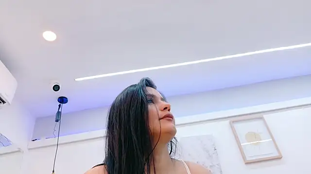 Chatroom XXX en direct de AlmaRose_