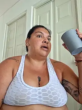 Juli_Powl Chat XXX live