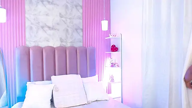 ArianaRougee Chat XXX in diretta