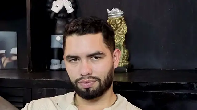 matteosantos: онлайн-секс-чат