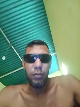 UnreadyChutzpa Show in webcam