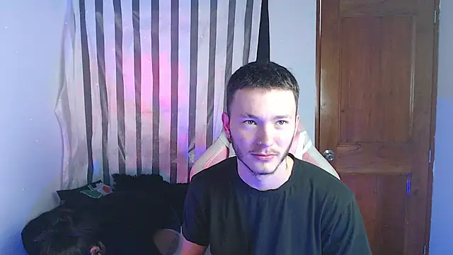 Chatroom XXX en direct de Ariana_Esteban07