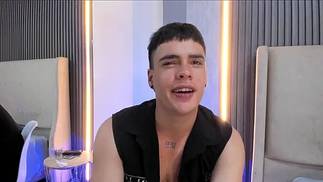 BenitoSaenz Adlı Modelin Canlı XXX Sohbeti