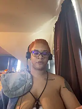 nickytheehawtie Show in webcam