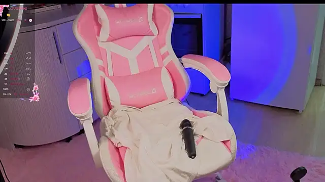 Hi_Kitti élő XXX-chatje