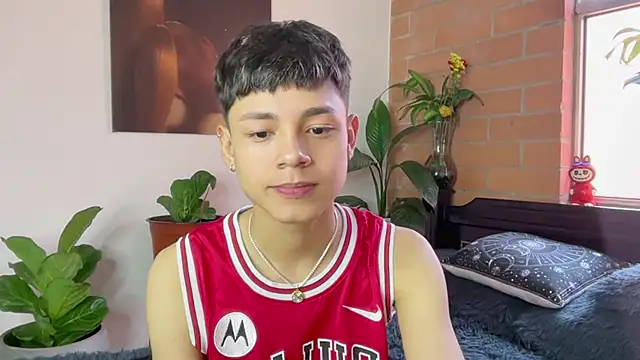 Andy_Belier23 Chat XXX in diretta