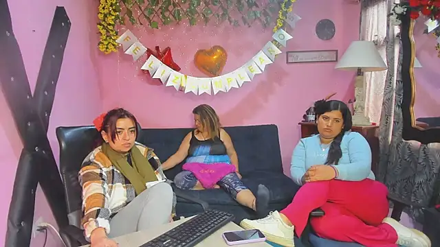 lesbiancuple Show in webcam