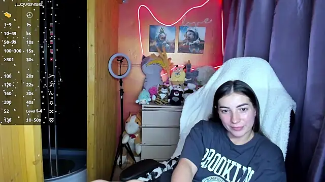 Fiery_Brunette_ élő XXX-chatje