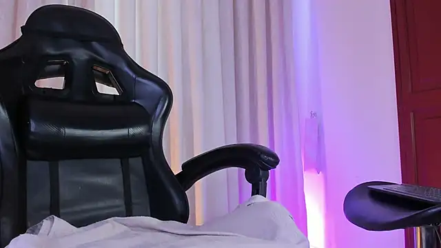 JulienSaint's Live XXX Chat