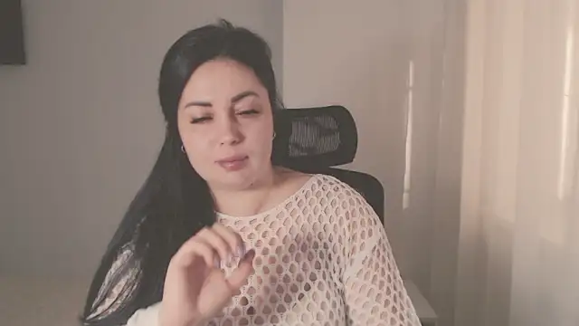 LackyCharm's Live XXX Chat