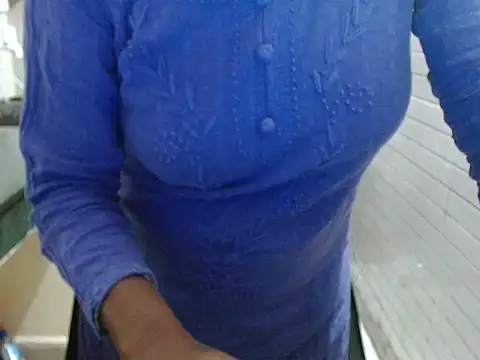 LovingPihu's Webcam Show