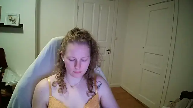 Girlnina-1995's Live XXX Chat