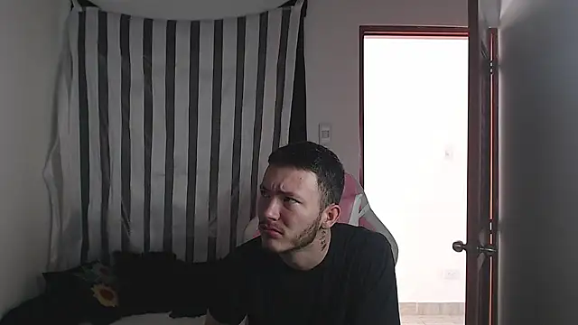 Ariana_Esteban07 élő XXX-chatje