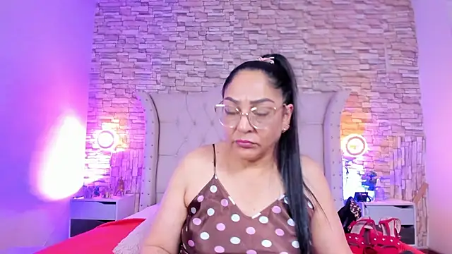 Chat +18 de Gina_Myers ao vivo