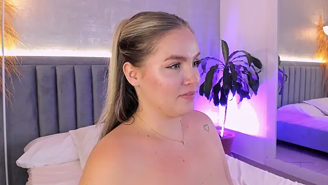 Chat +18 de GaiaBaker ao vivo