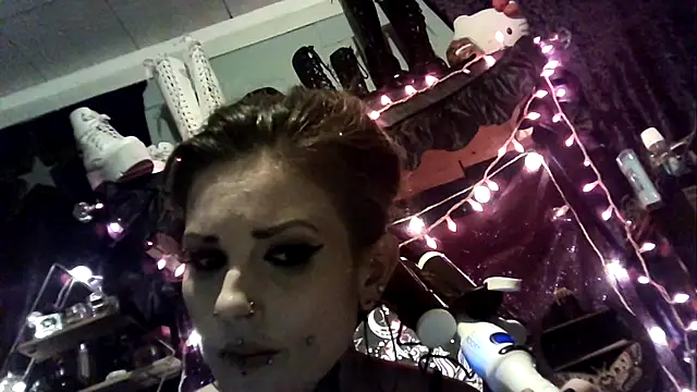 allymoon1369 Show in webcam