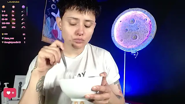 girl_intense444のライブXXXチャット