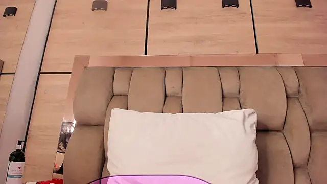 Chat +18 de karol_lewiss ao vivo