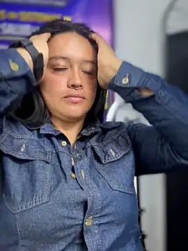 -Mia1's Live XXX Chat