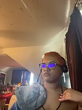 nickytheehawtie Show in webcam