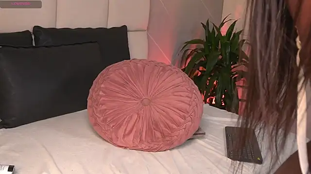 SaraMonroe1 লাইভ XXX চ্যাট