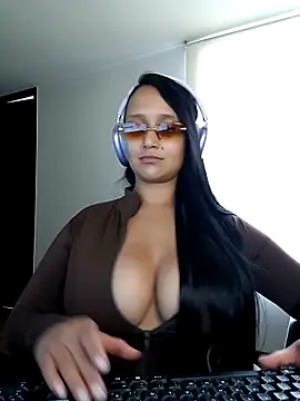 Esmeralda333のライブXXXチャット