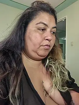 XXX chat uživo modela curvy_diva_